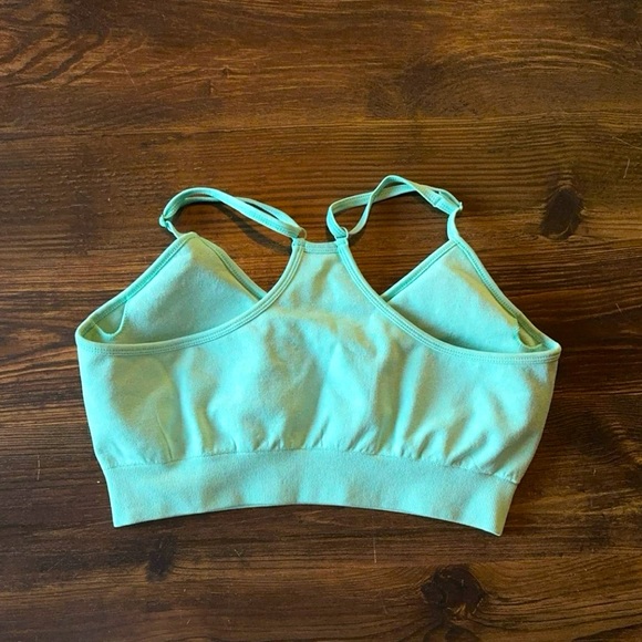 2-Piece Seamless Workout Set - Picture 2 of 5